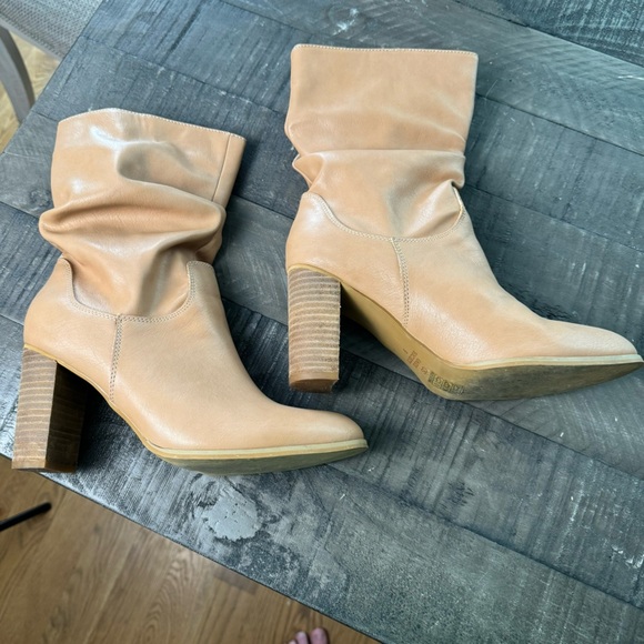 Oasis Society Faux Leather Slouch Booties Tan Camel Size 9 - Picture 6 of 9